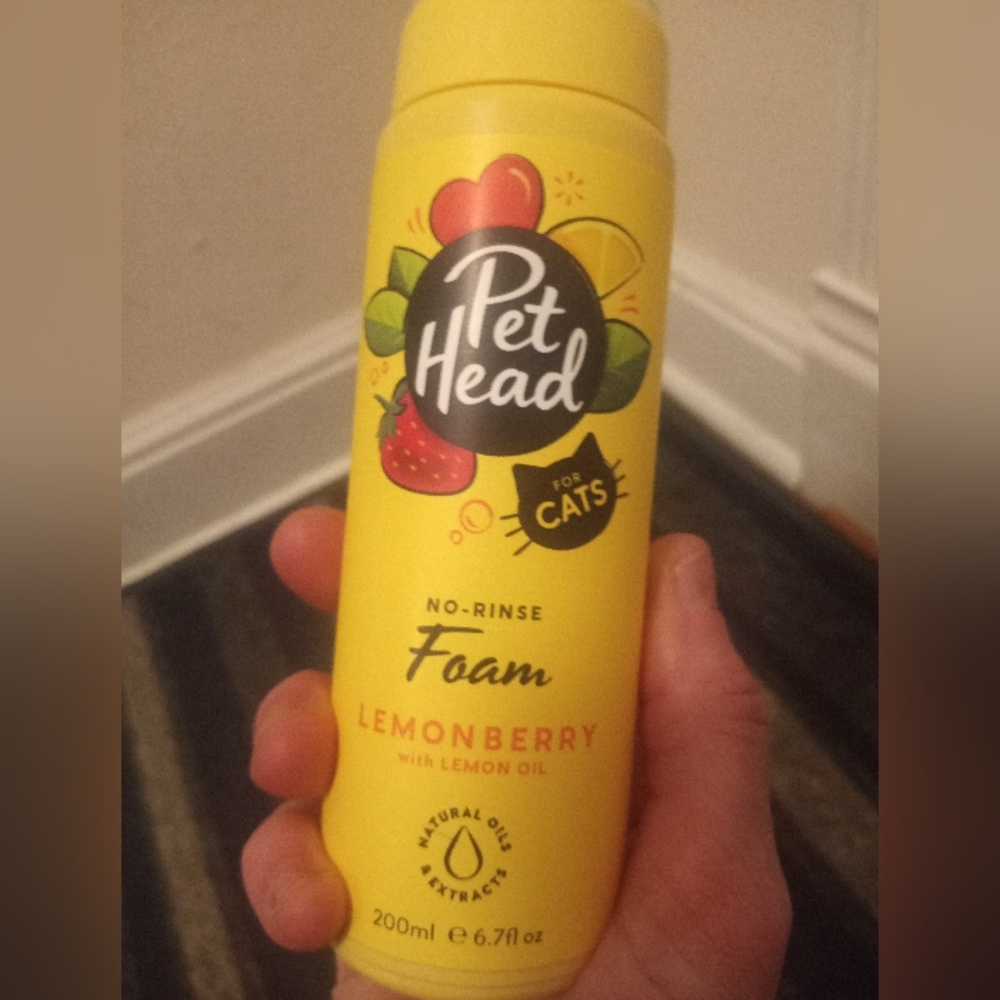 Yellow Cat Grooming Foam